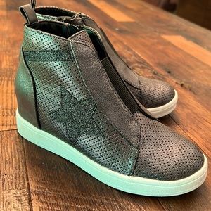 NWOT Pewter metallic Mia sneakers with side zip and glittery details size 2